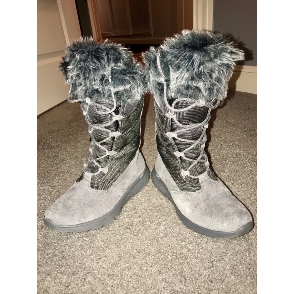 Women’s Skechers/ weather resistant